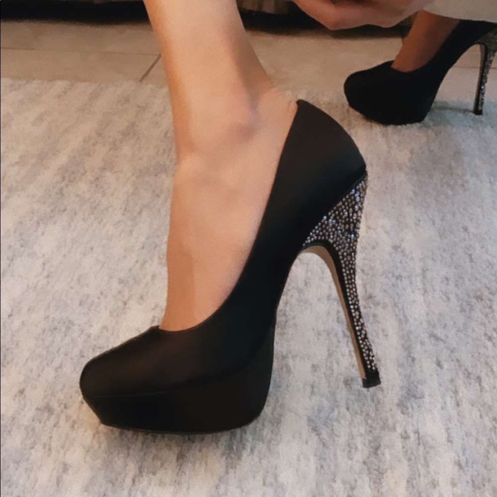 *SPARKLE HEEL SATIN PUMPS*